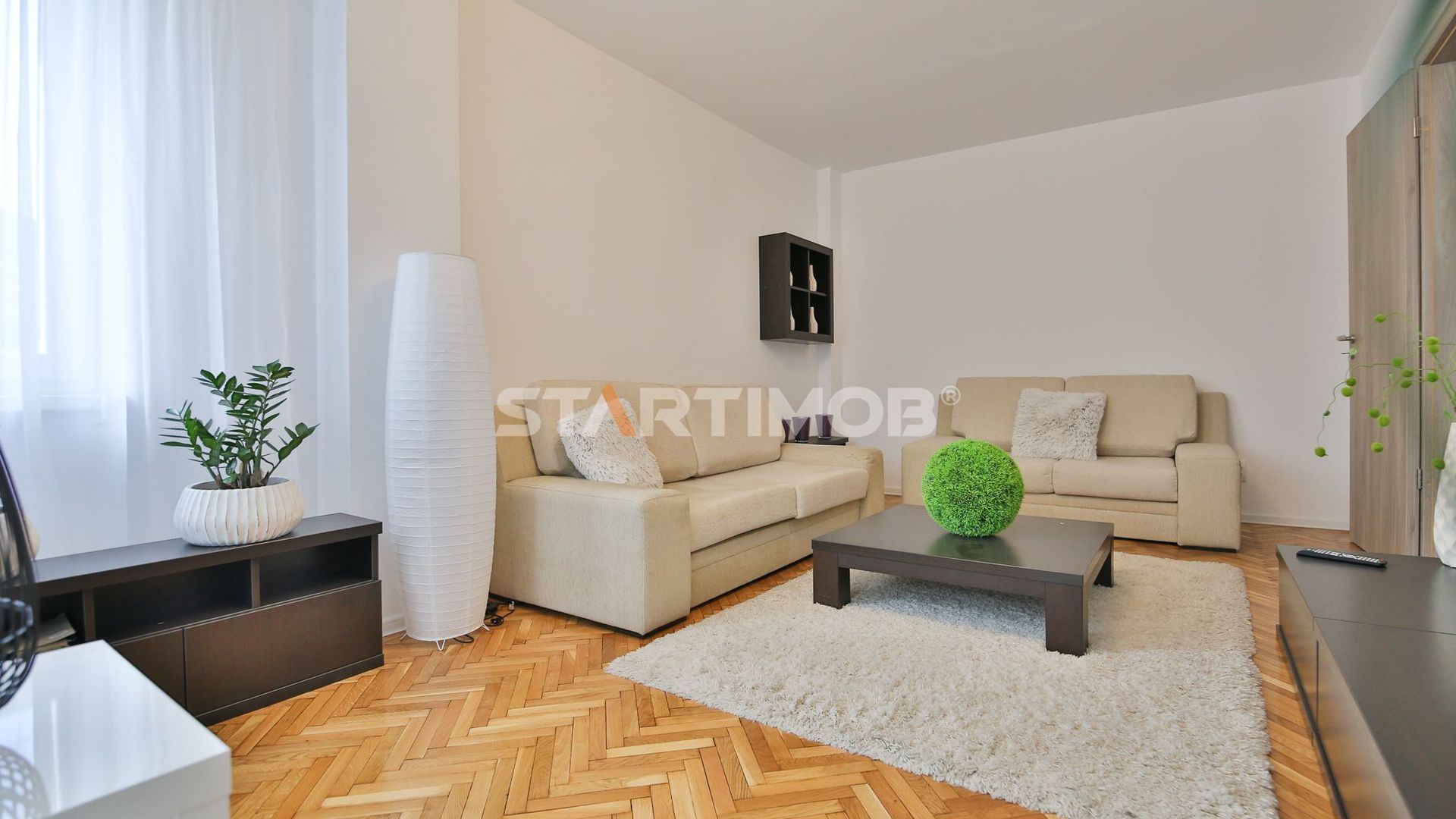 Apartament mobilat 3 camere Centru Civic Brasov
