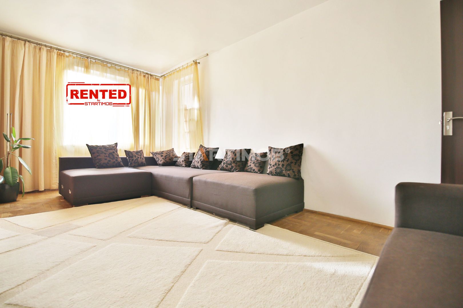 Apartament mobilat 4 camere Centru Civic cu parcare