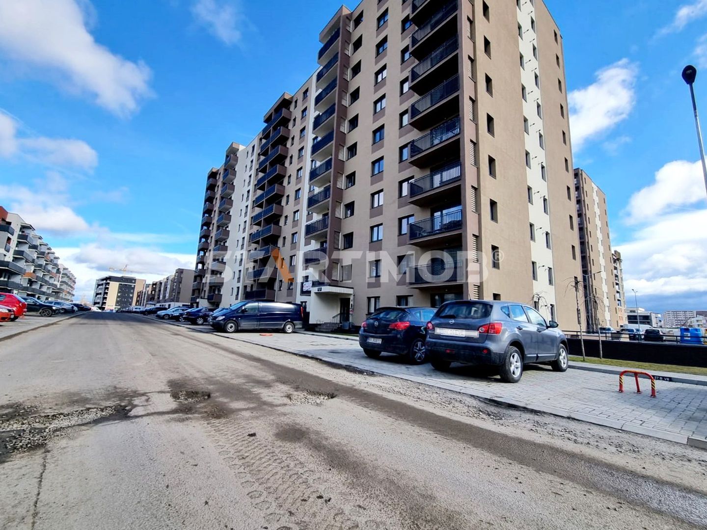 Apartament 2 camere cu parcare zona Coresi