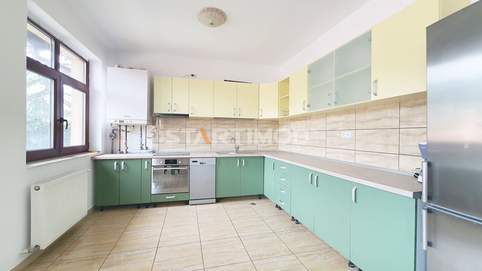 Apartament mobilat 3 camere zona Teatrului Dramatic