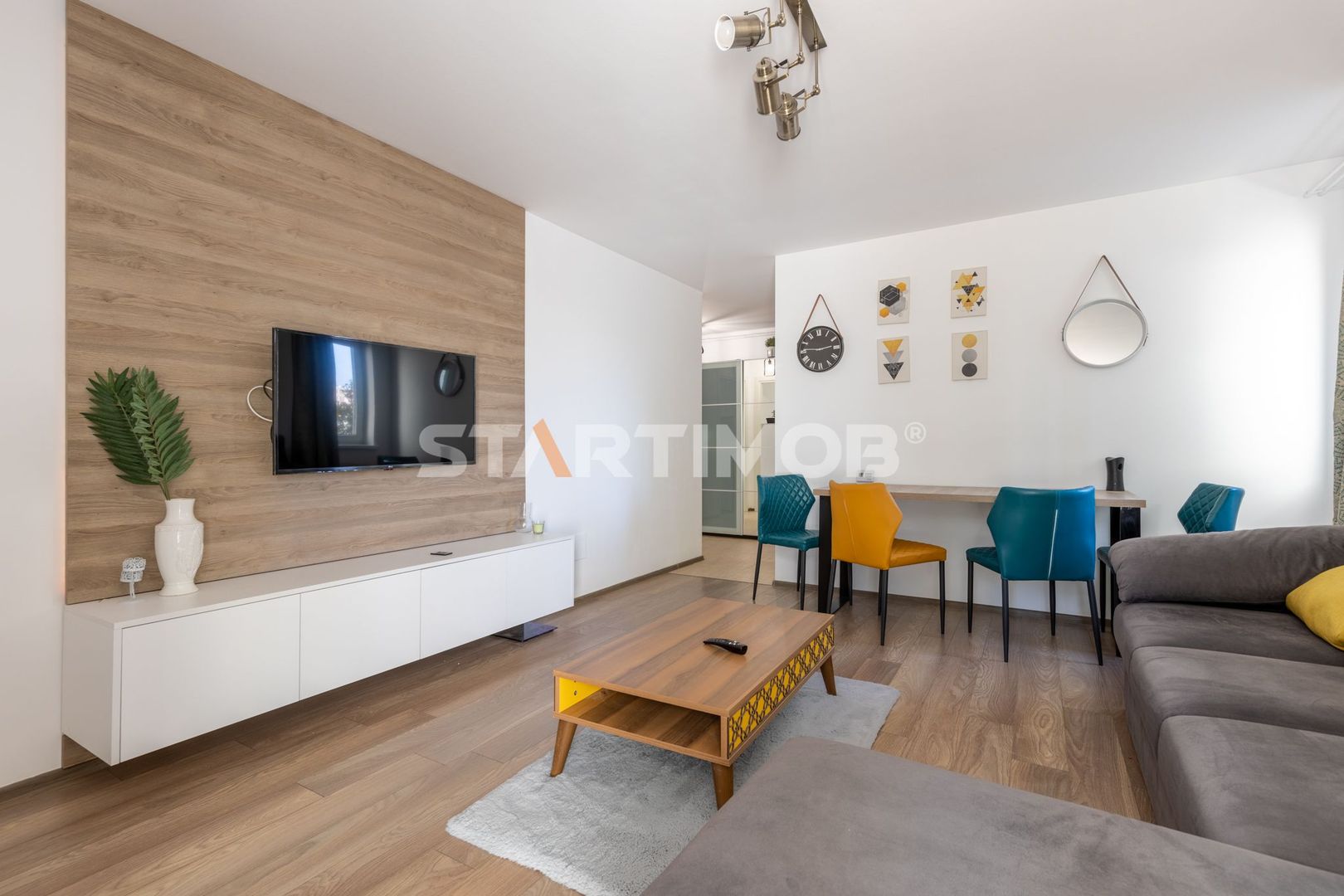 Apartament Top City Coresi cu parcare si boxa