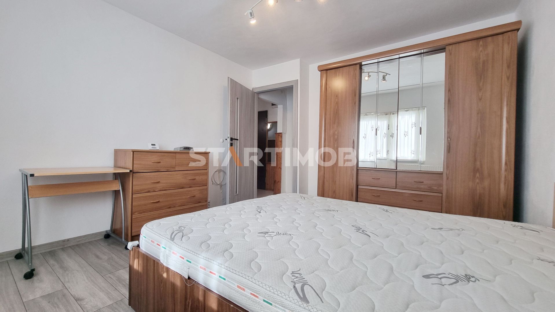 Apartament doua camere mobilat zona Grivitei