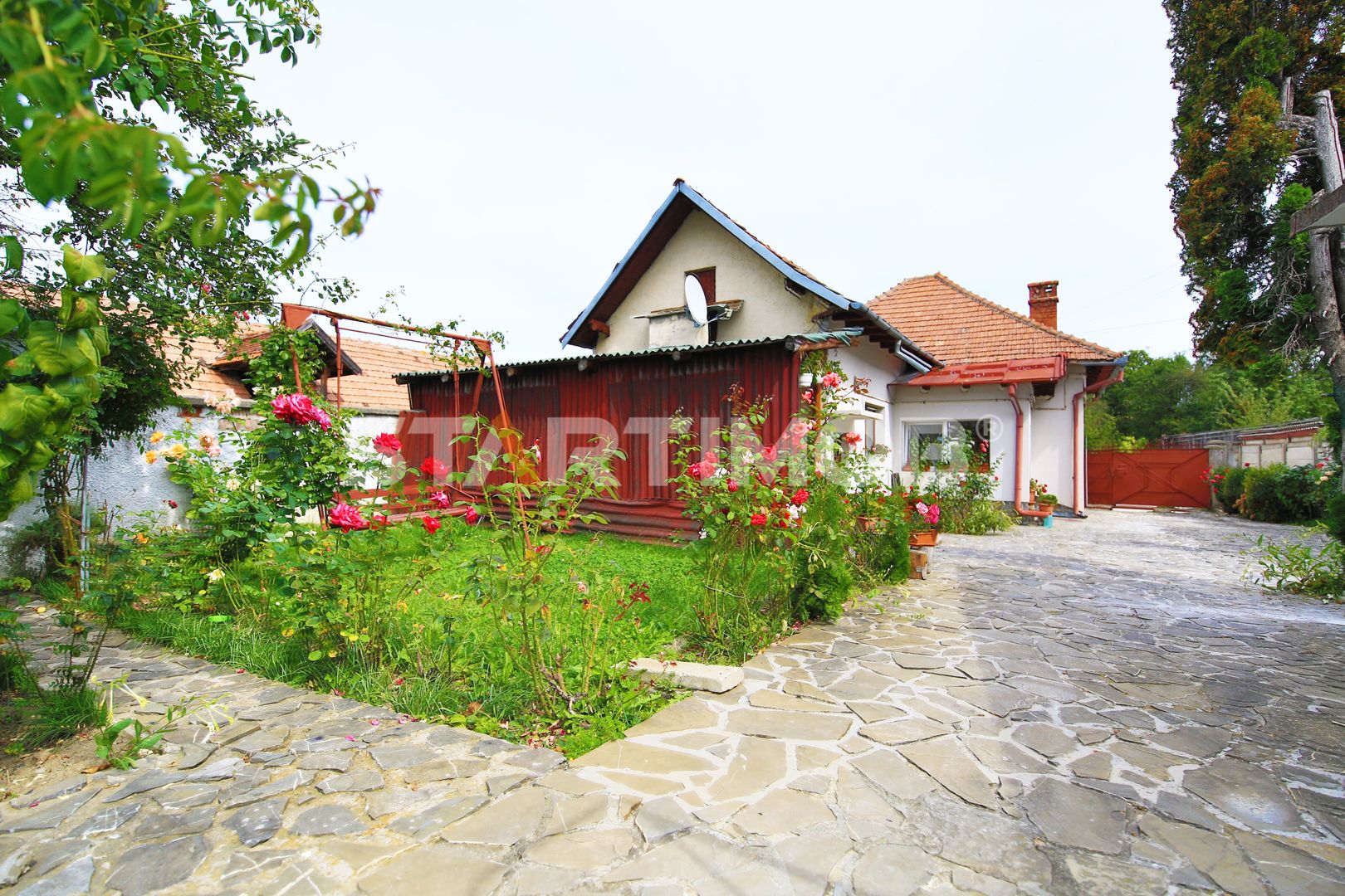 Casa mobilata Sacele zona Bunloc cu teren 2544 mp