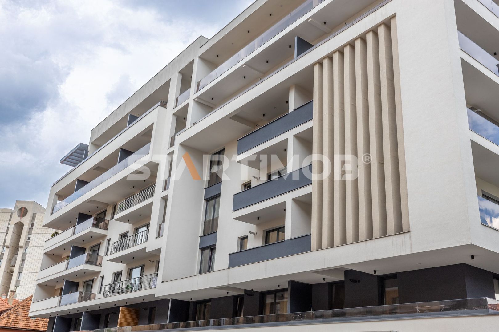 Apartament  cu parcare si boxa zona Universitatii