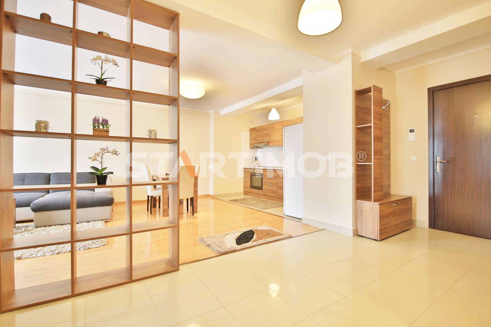 Apartament mobilat Central cu parcare