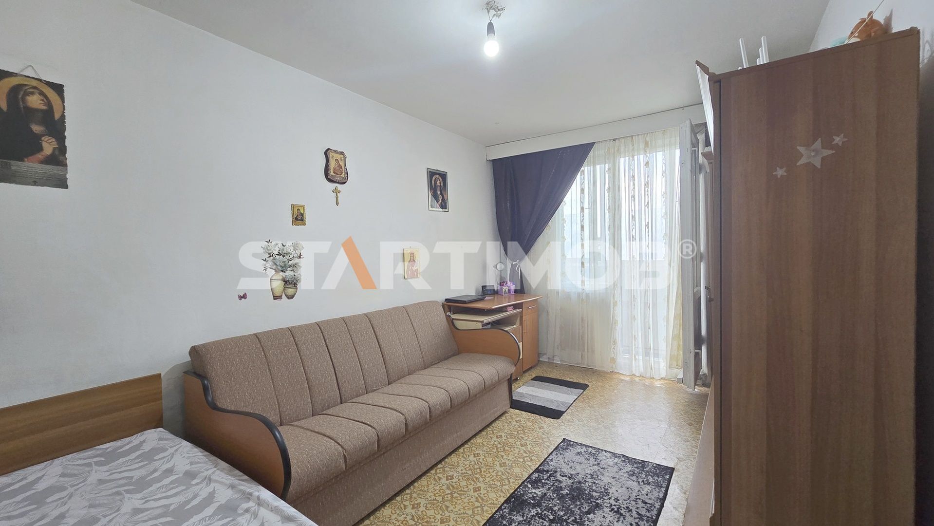 Garsoniera decomandata Astra zona Planete