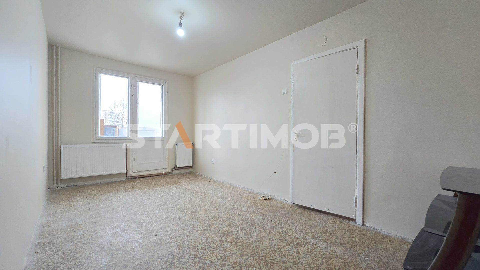 Garsoniera decomandata Astra zona Planete