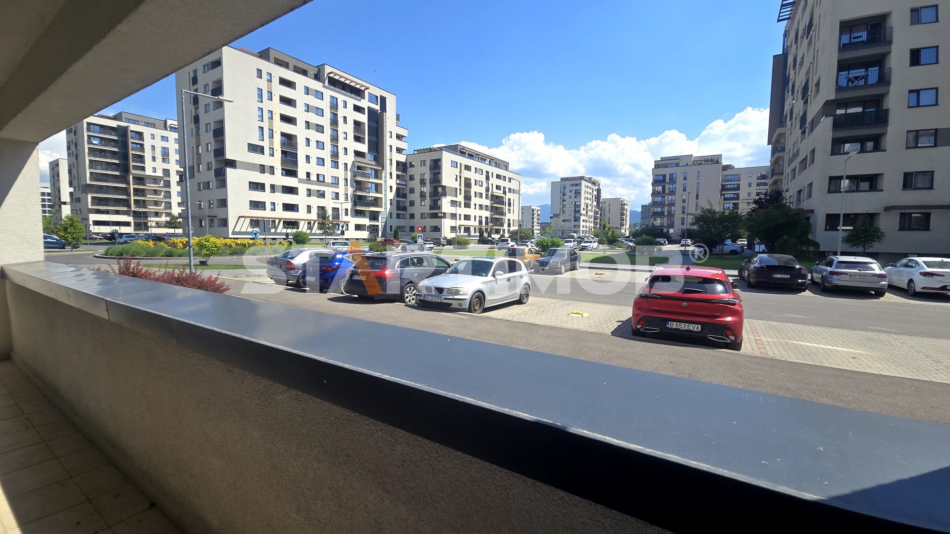 Apartament 3 camere cu boxa si parcare zona Coresi
