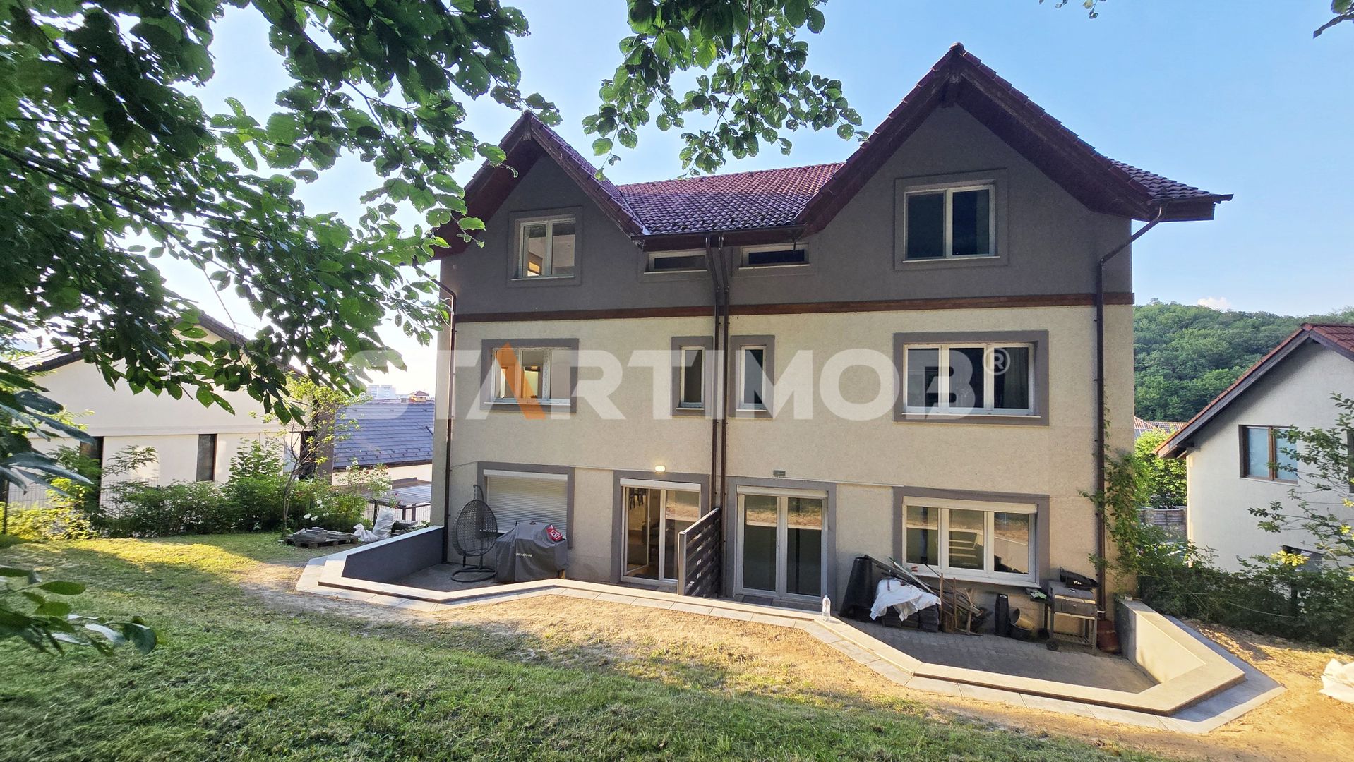 Vila mobilata 5 camere cu garaj Brasov