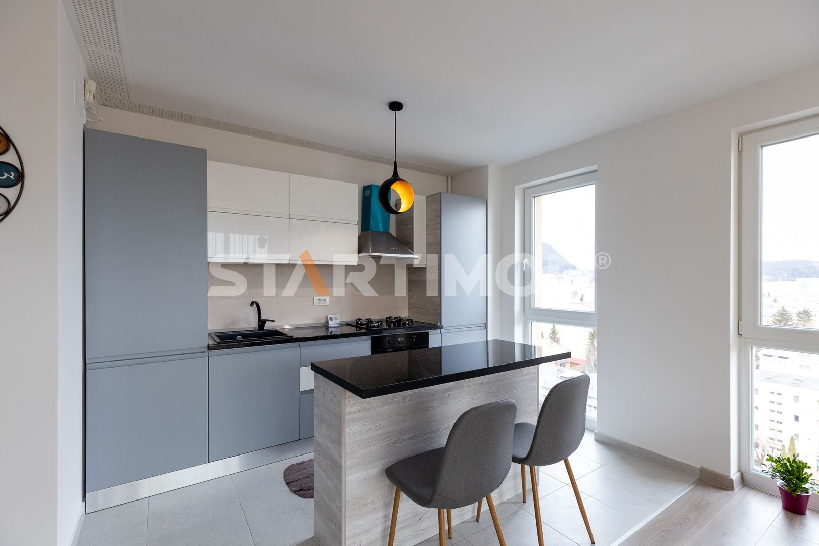Apartament mobilat  3 camere Urban Plaza cu parcare