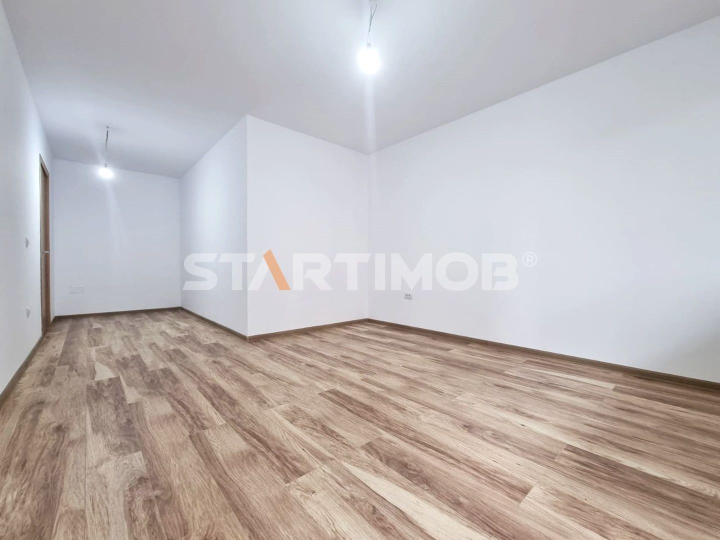 Apartament  nemobilat cu parcare Coresi