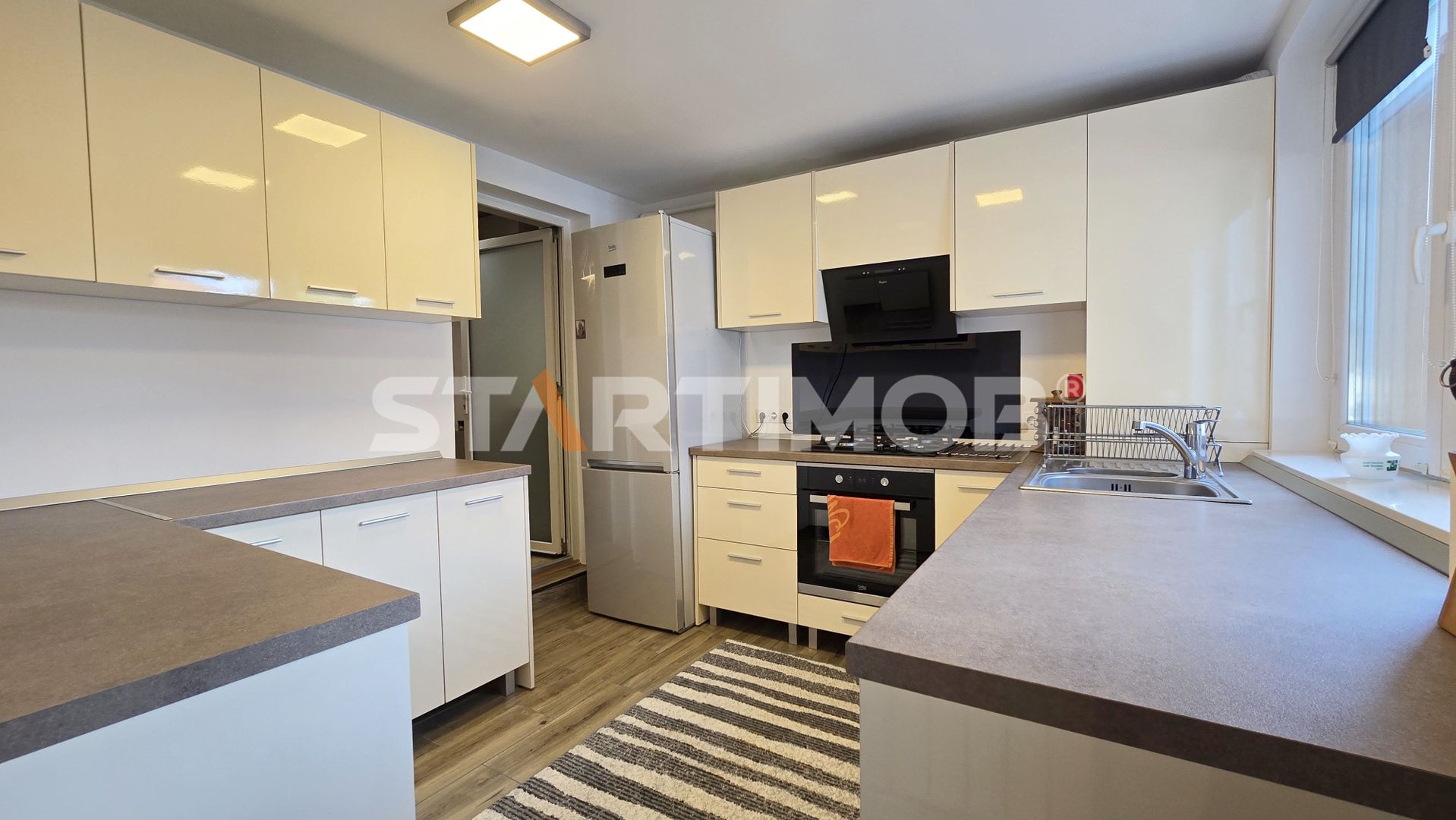 Apartament mobilat Colina Universitatii cu 2 parcari