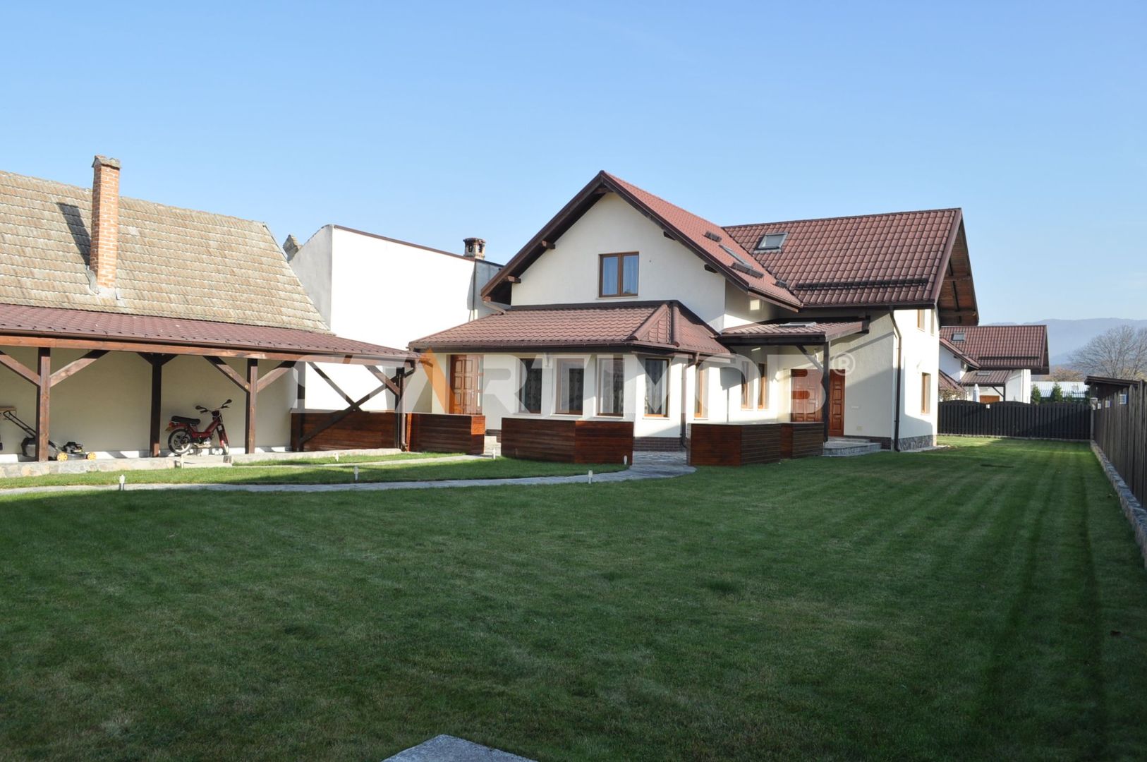Casa mobilata cinci camere  Cristian