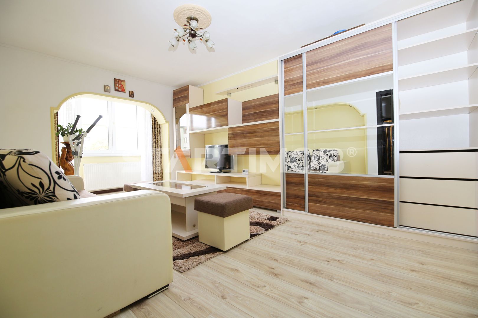 Apartament mobilat doua camere cu parcare Calea Bucuresti