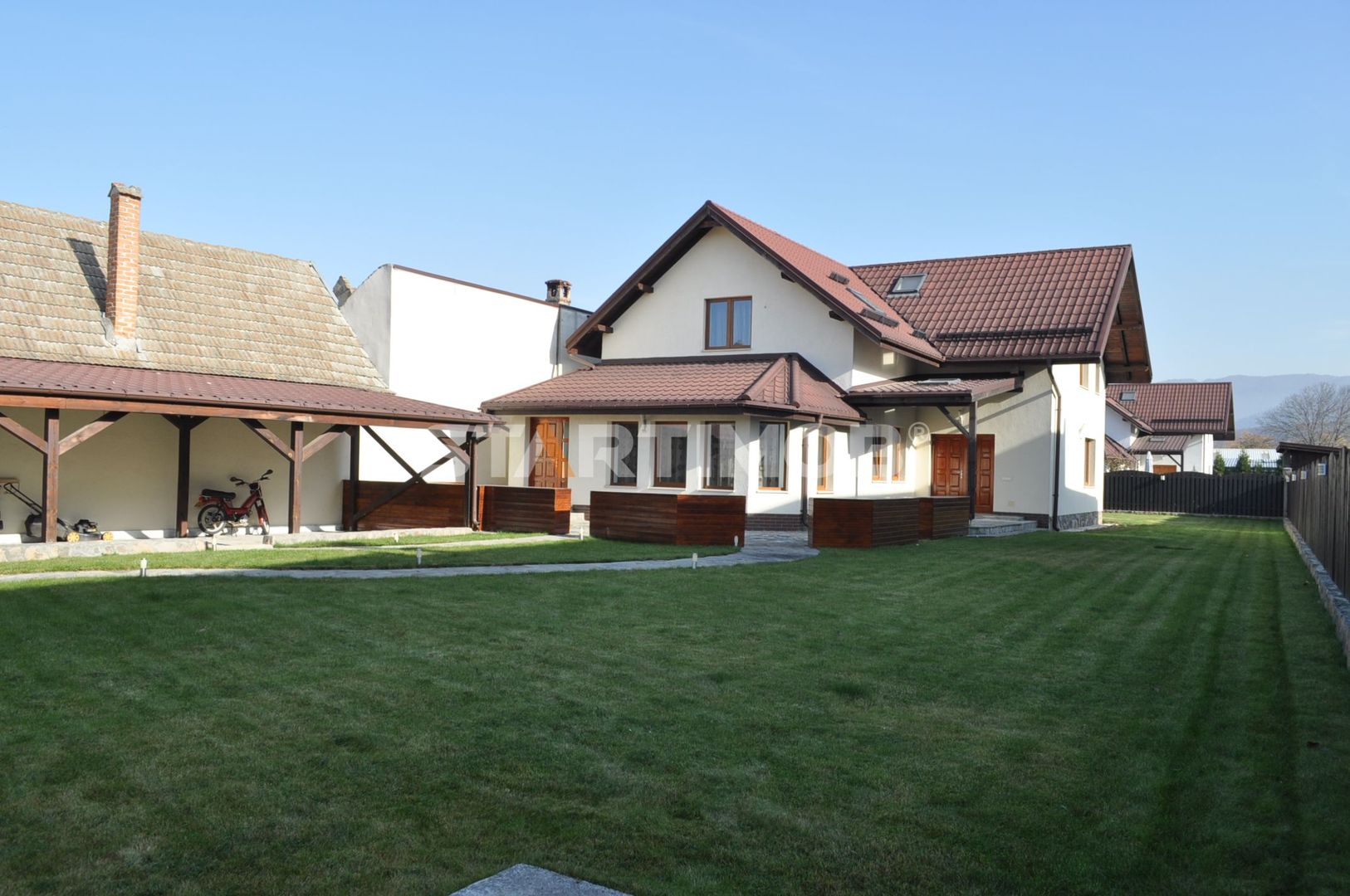 Casa mobilata cinci camere  Cristian